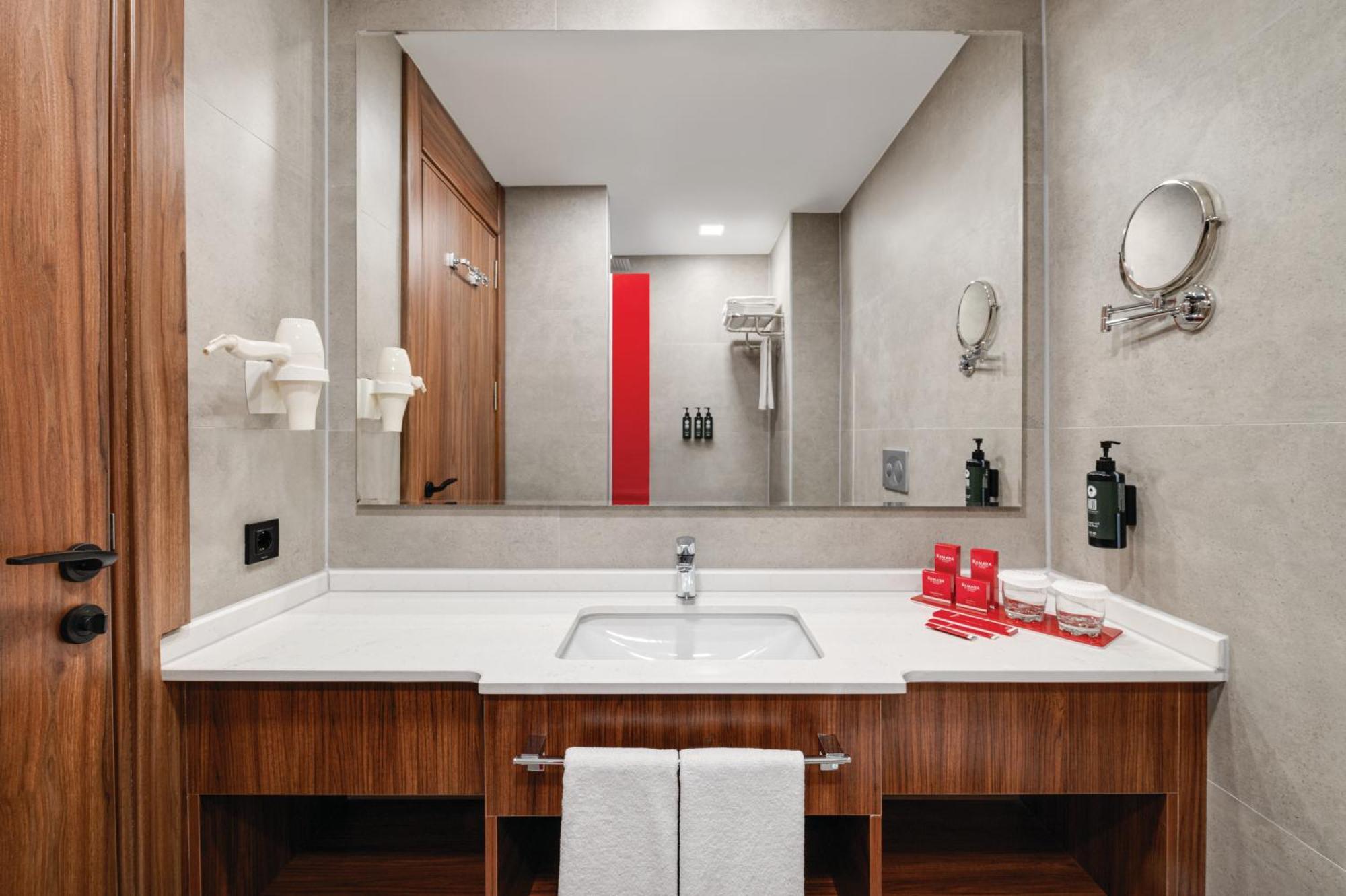Ramada By Wyndham Gaziantep Hotel Bagian luar foto