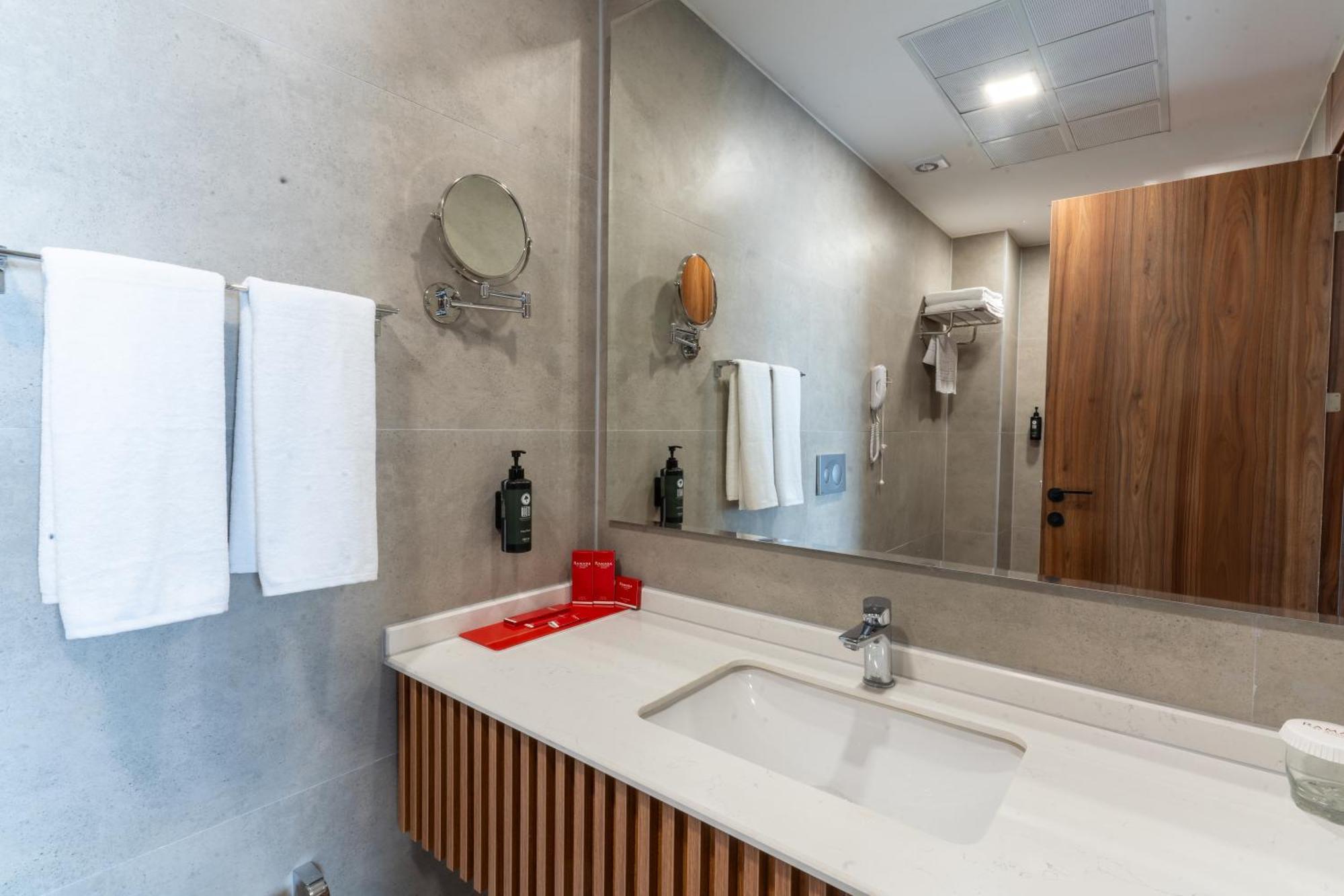Ramada By Wyndham Gaziantep Hotel Bagian luar foto