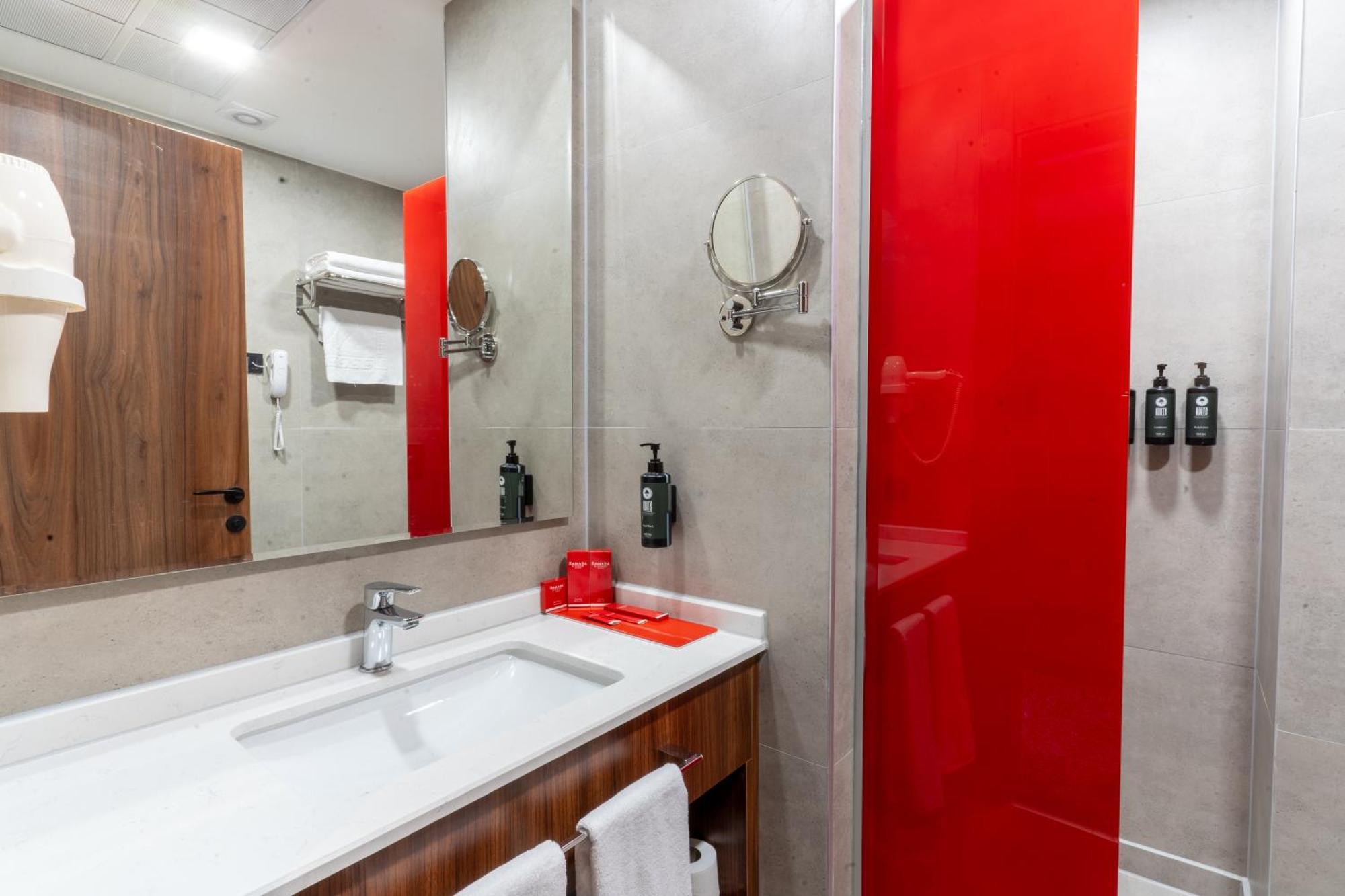 Ramada By Wyndham Gaziantep Hotel Bagian luar foto